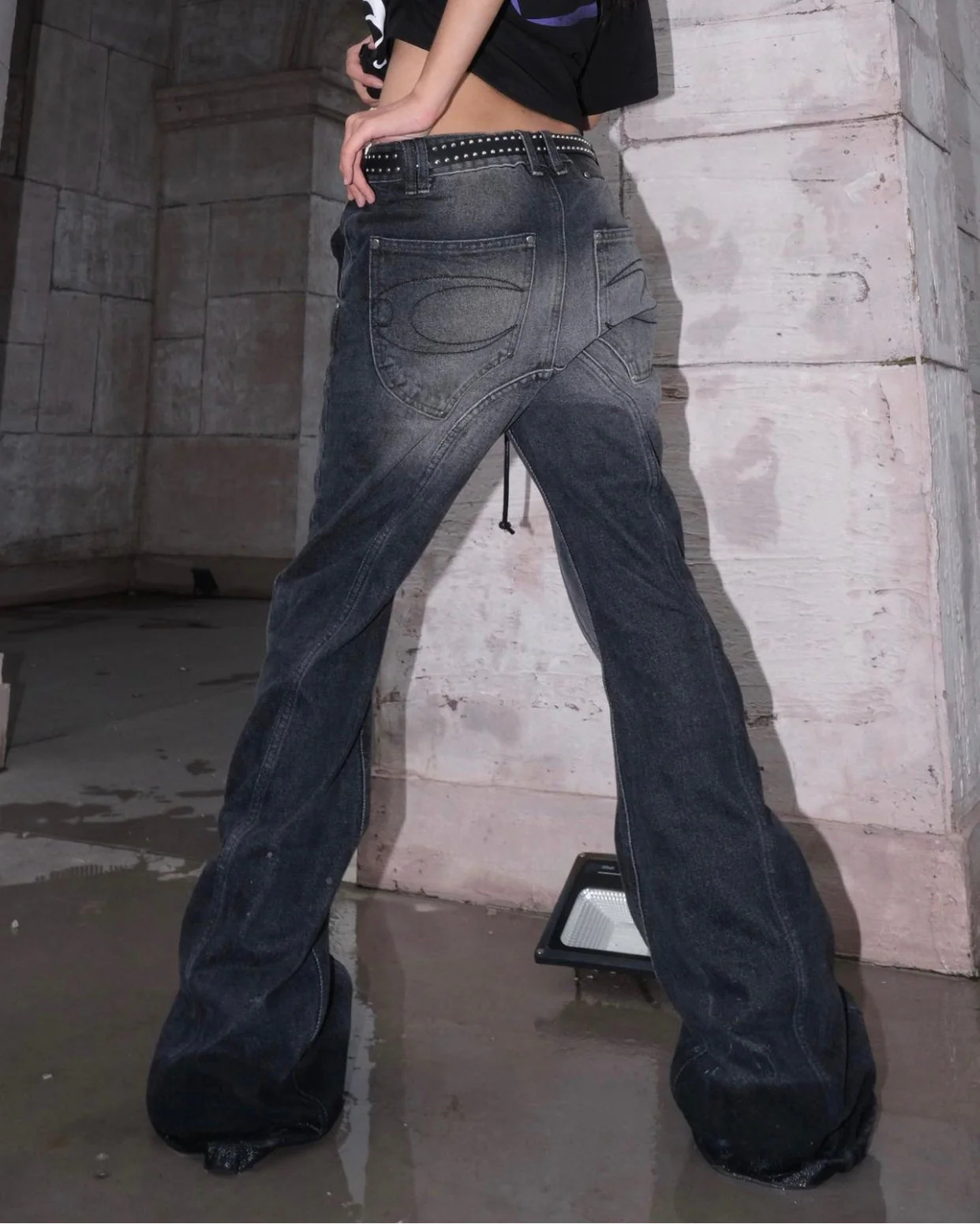 CZ DARK KNIGHT FLARE JEANS - Image 10
