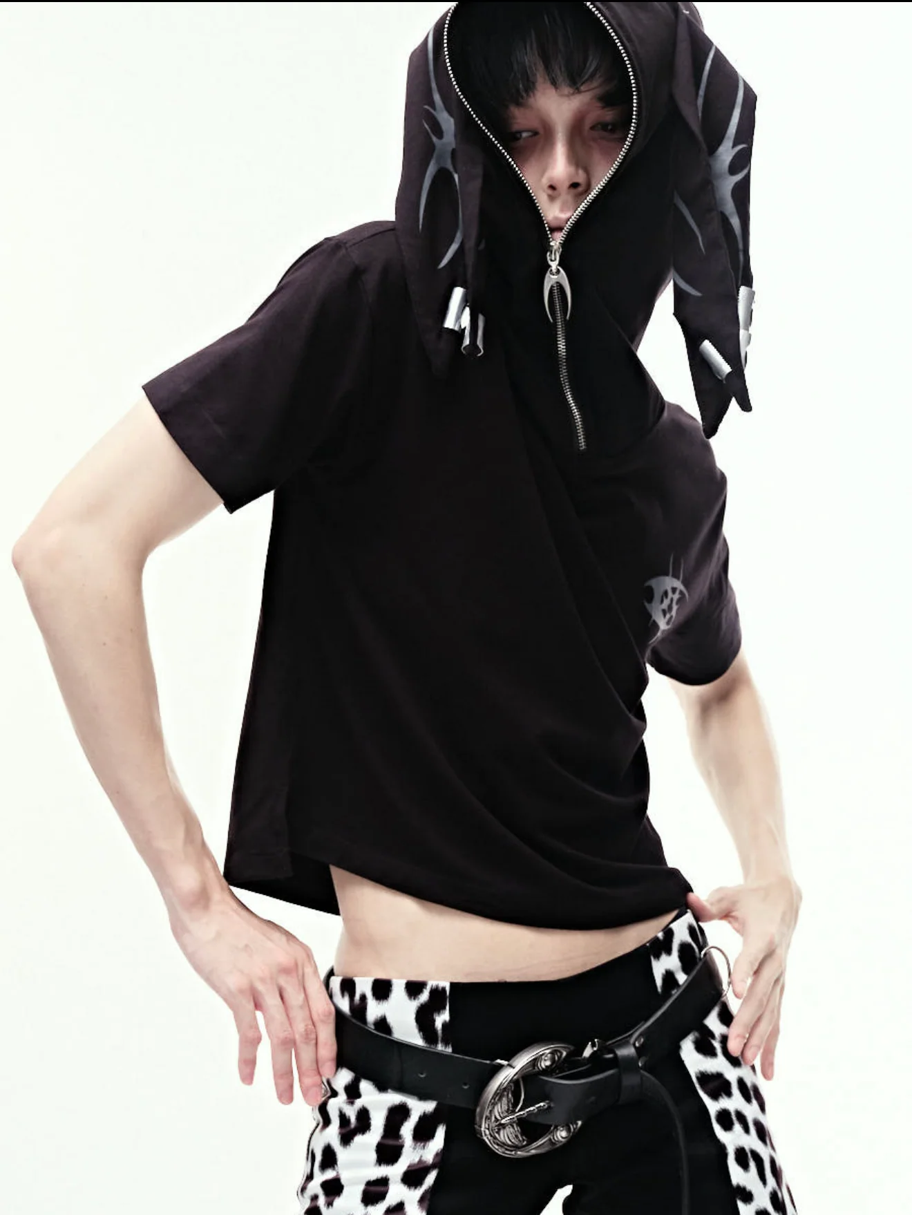 EPL RABBIT BLACK TEE - Image 3