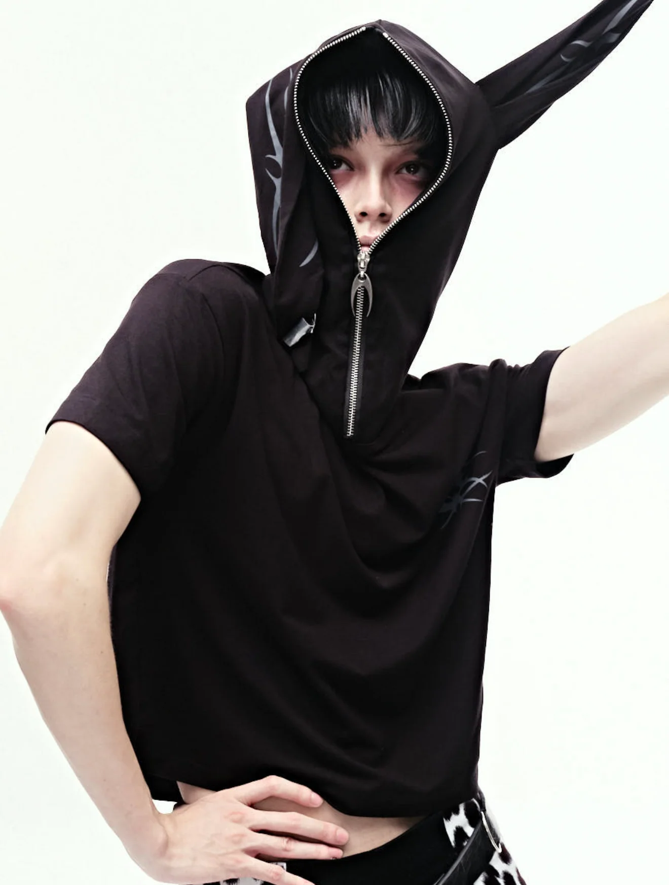 EPL RABBIT BLACK TEE - Image 4