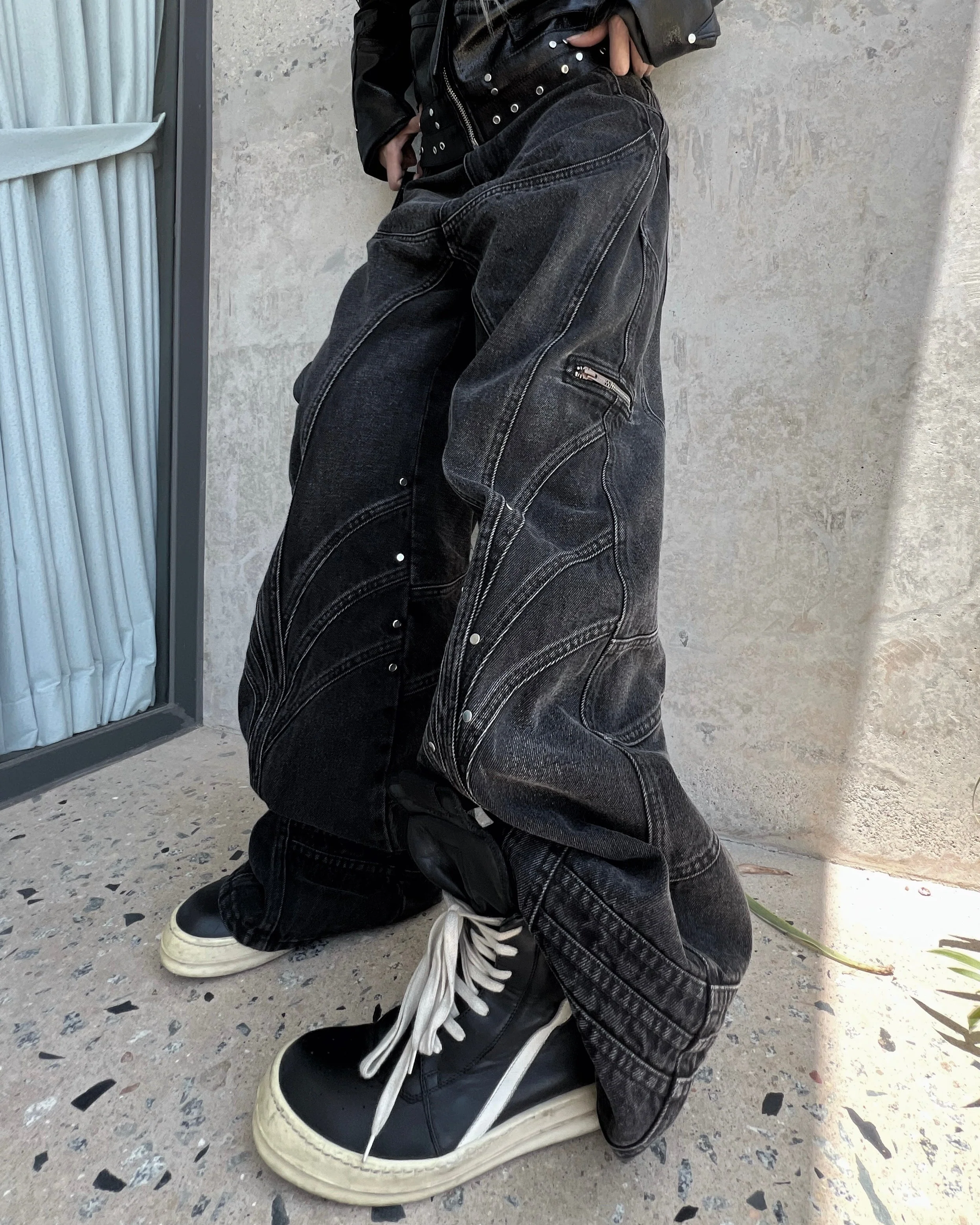 "FOUR KNIGHT" BAGGY FLARED JEANS - Image 4